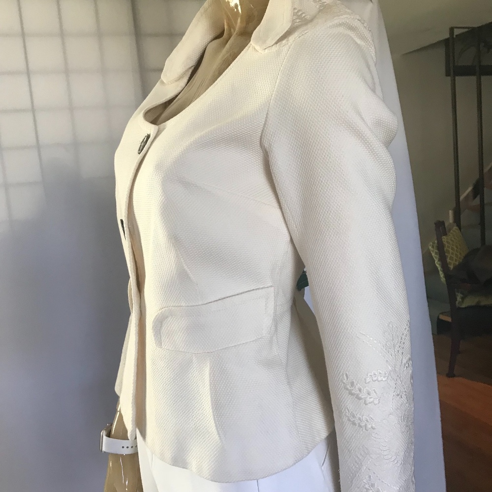 CHRISTIAN LACROIX Jkt Off Wht Creme Embroidered 6 - Picture 3 of 8